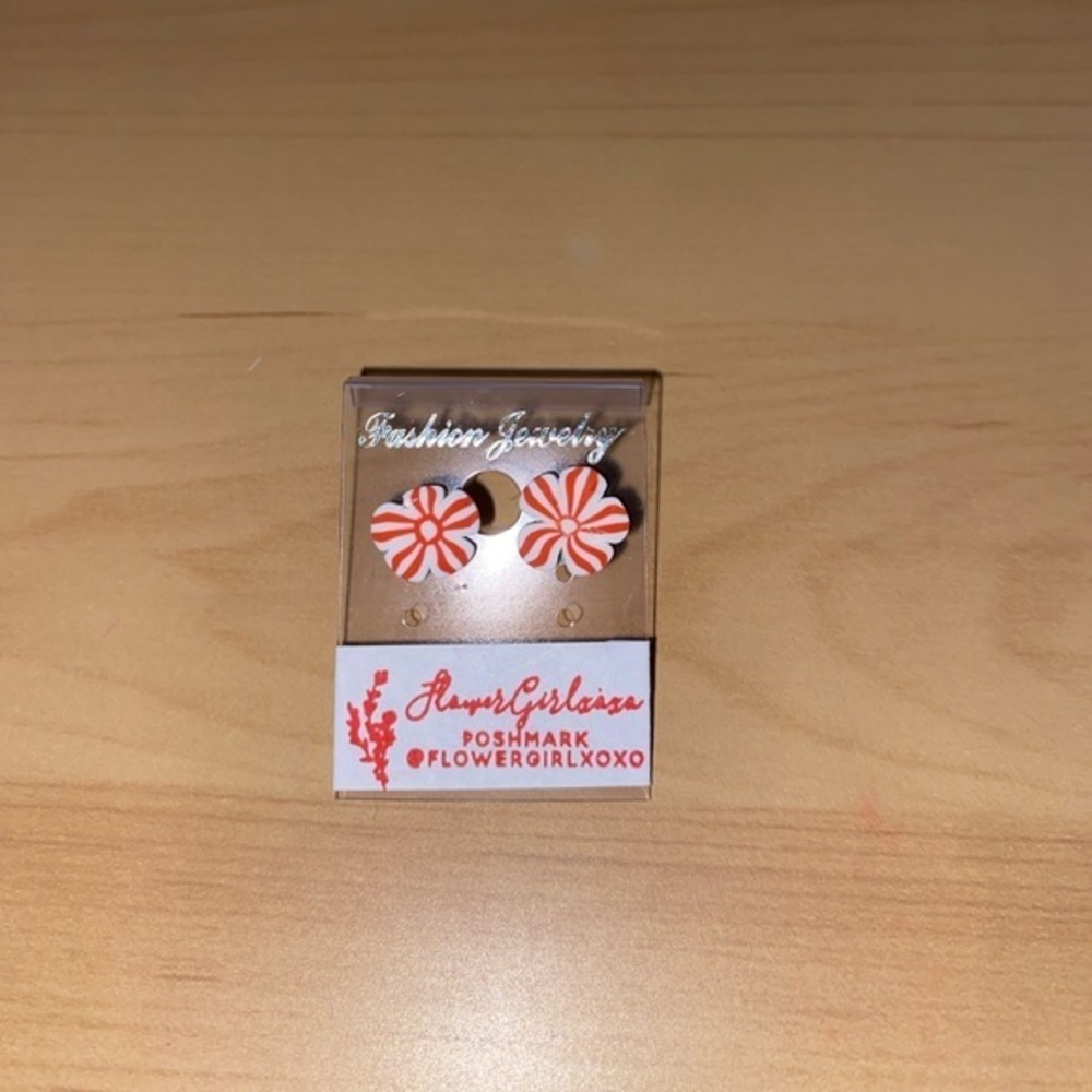 Candy Cane Stripe Earrings ♥️ 🤍 - Picture 9 of 9